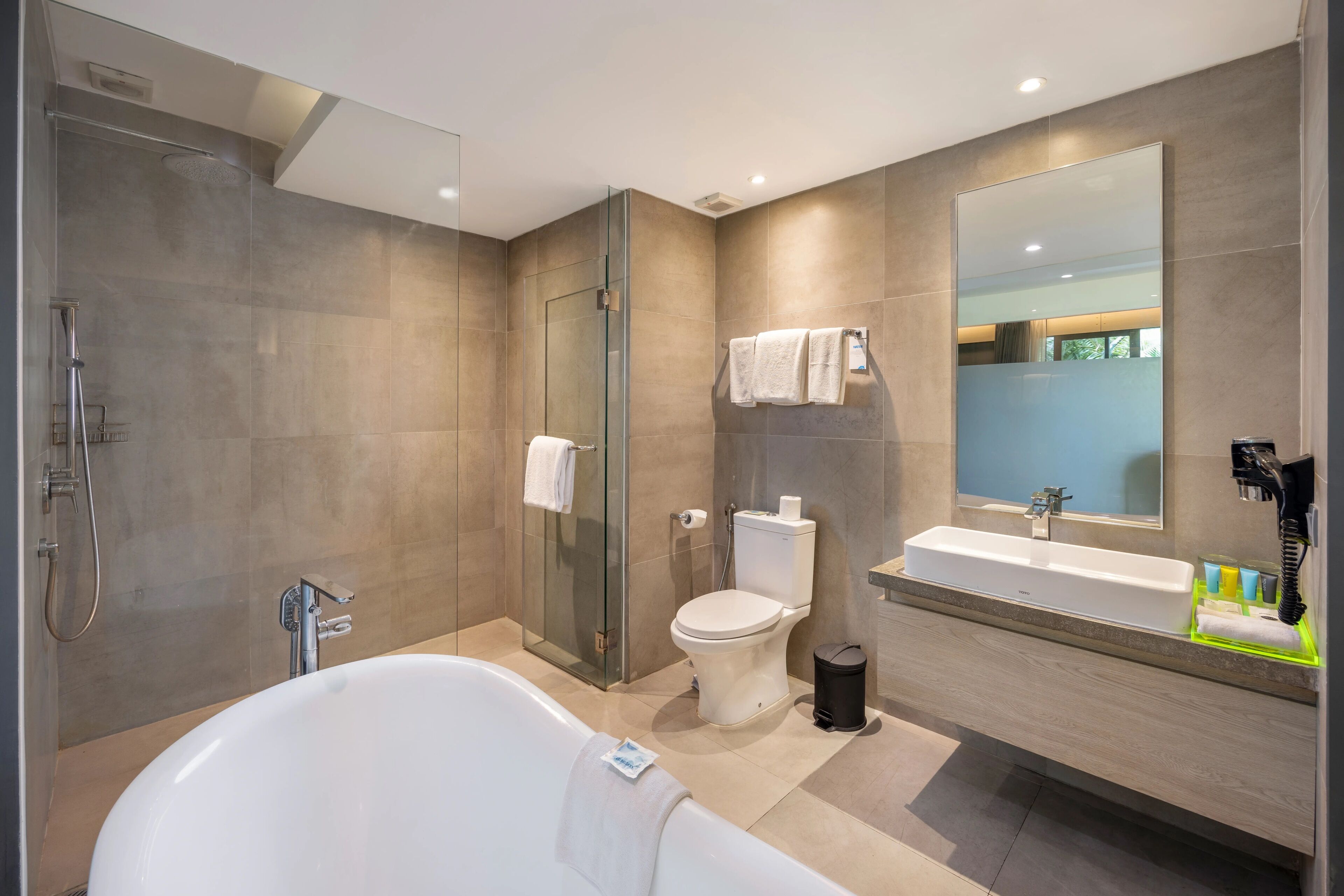 solia suite | bathroom | free toiletries, hair dryer, slippers, bidet