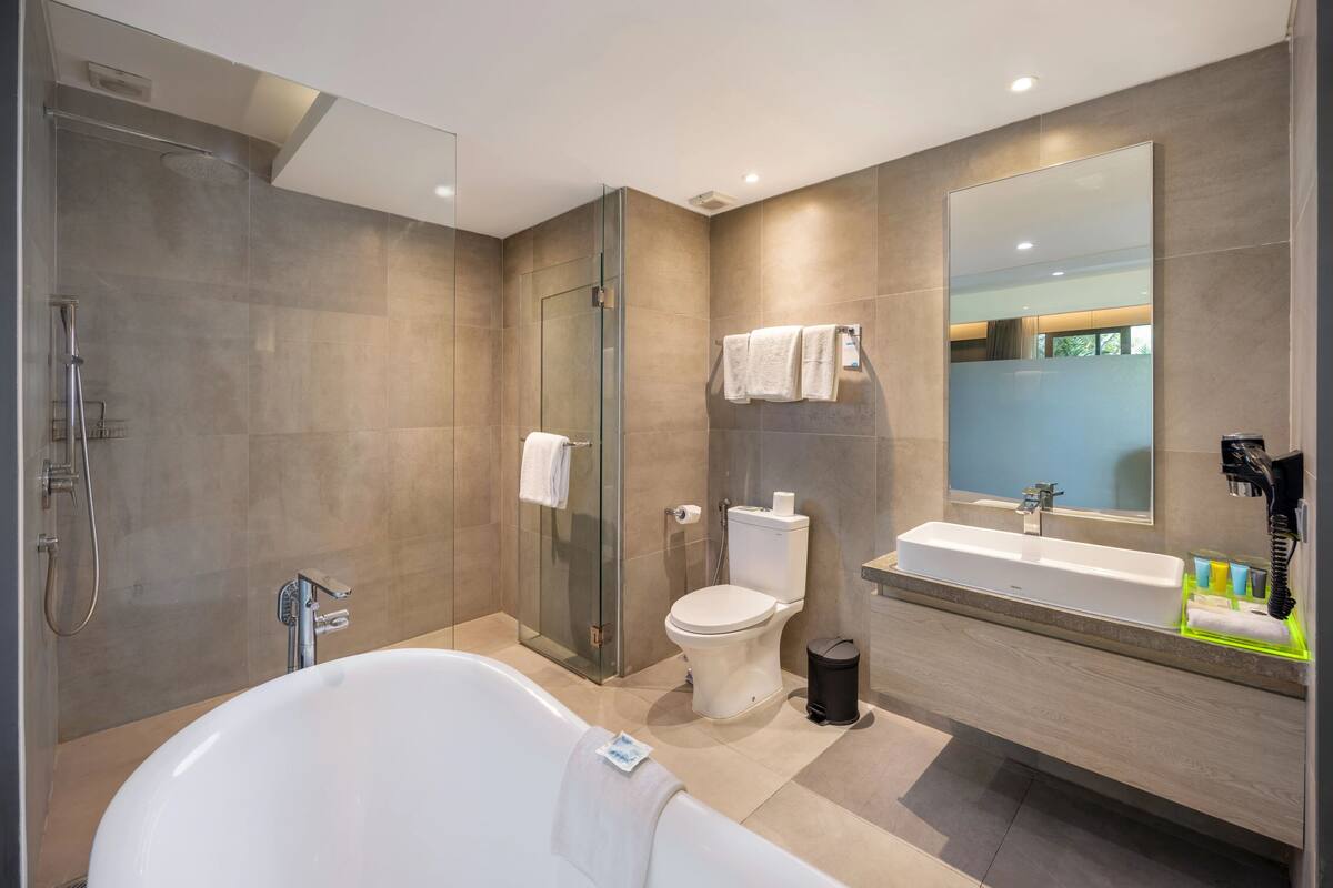 solia suite | bathroom | free toiletries, hair dryer, slippers, bidet