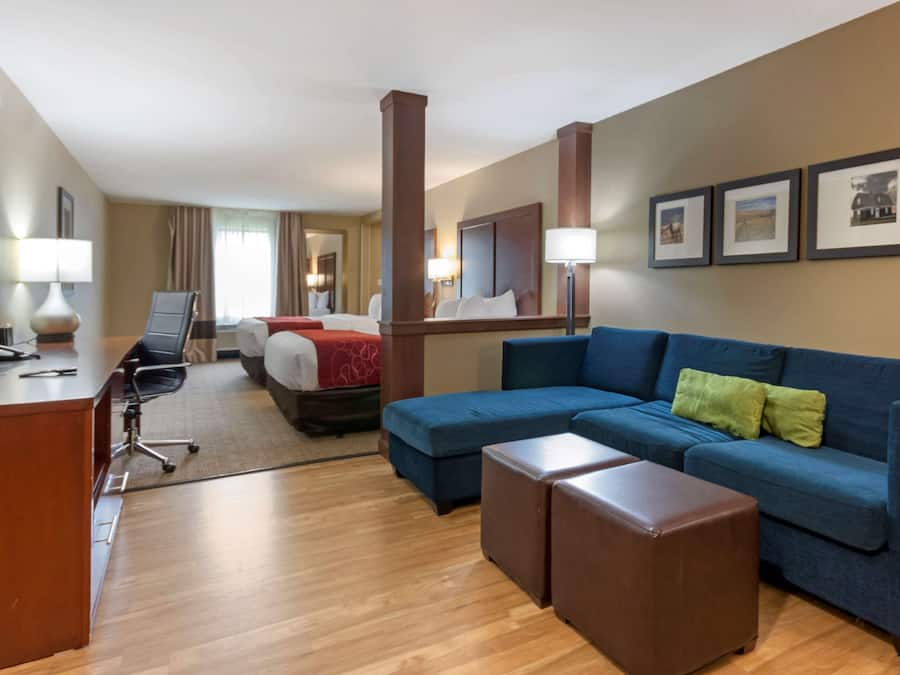 Suite, Multiple Beds, Non Smoking (2 Queen,2 Person Sofa Bed, Tub Only) | Desk, blackout drapes, iron/ironing board, free WiFi