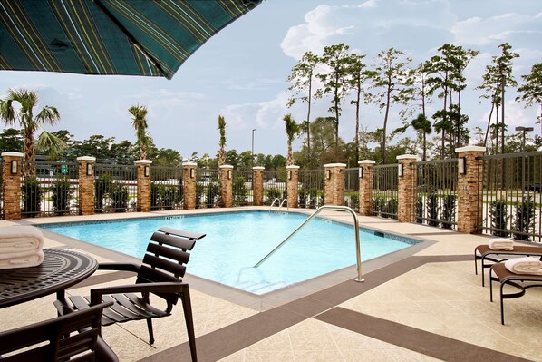 Outdoor pool, pool umbrellas, sun loungers