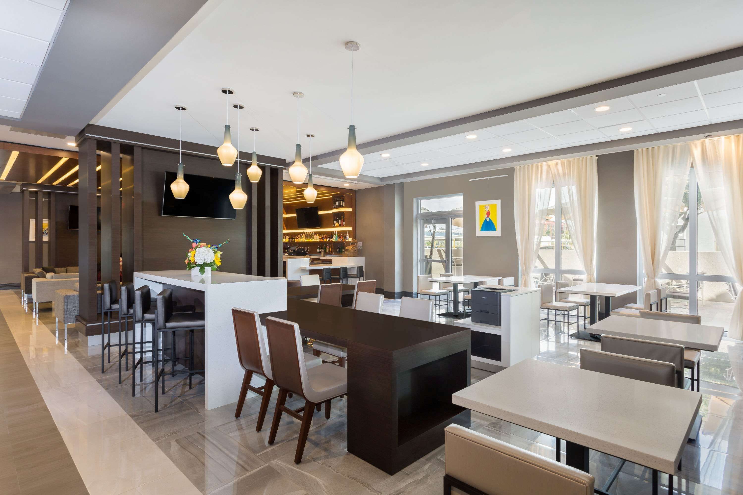 Photo - Wingate by Wyndham Miami Airport