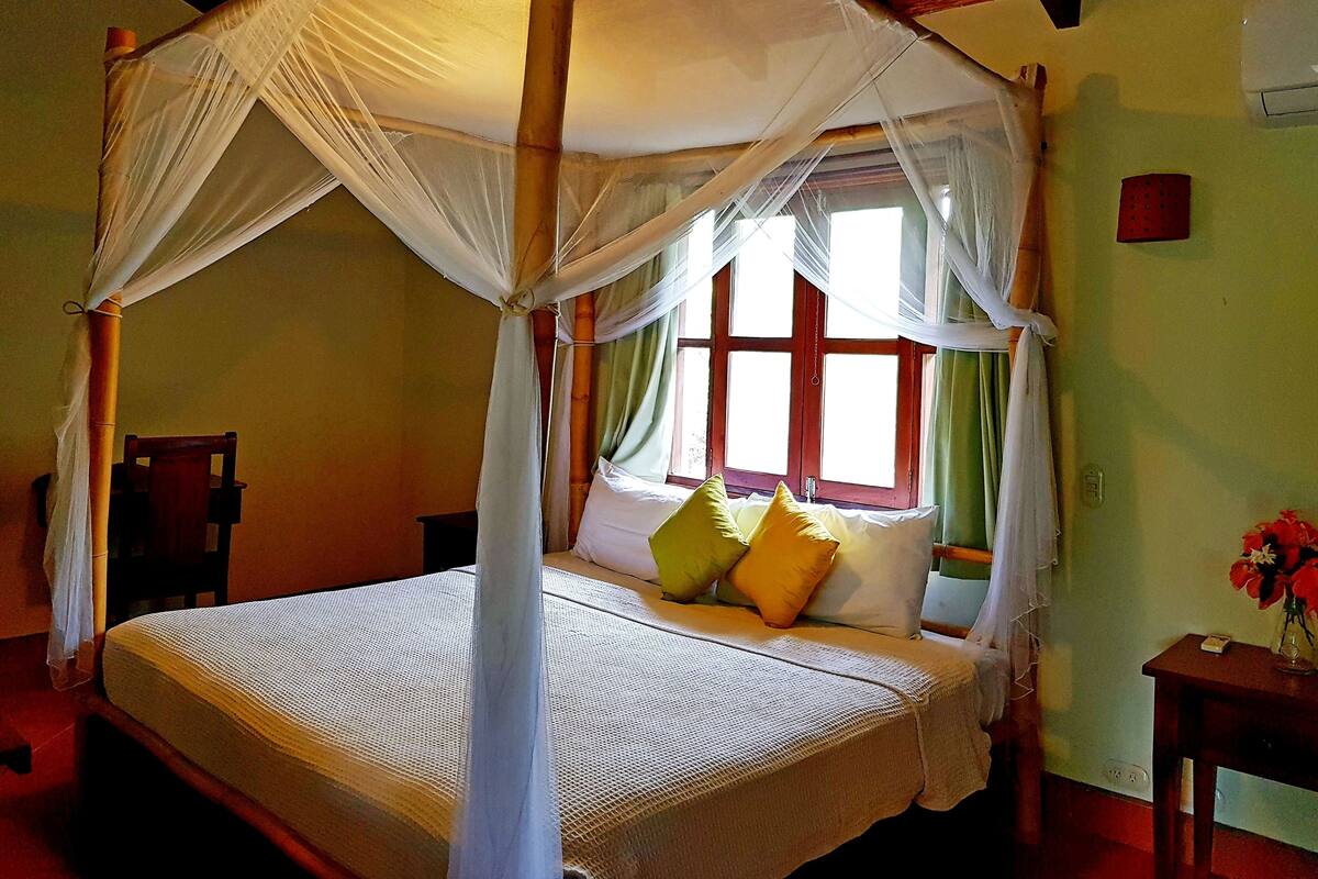 Deluxe Room, 1 King Bed | In-room safe, desk, rollaway beds (surcharge), WiFi (free)