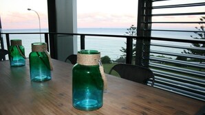 Leilighet – executive, 2 soverom, strandutsikt | Spiseområde på rommet
