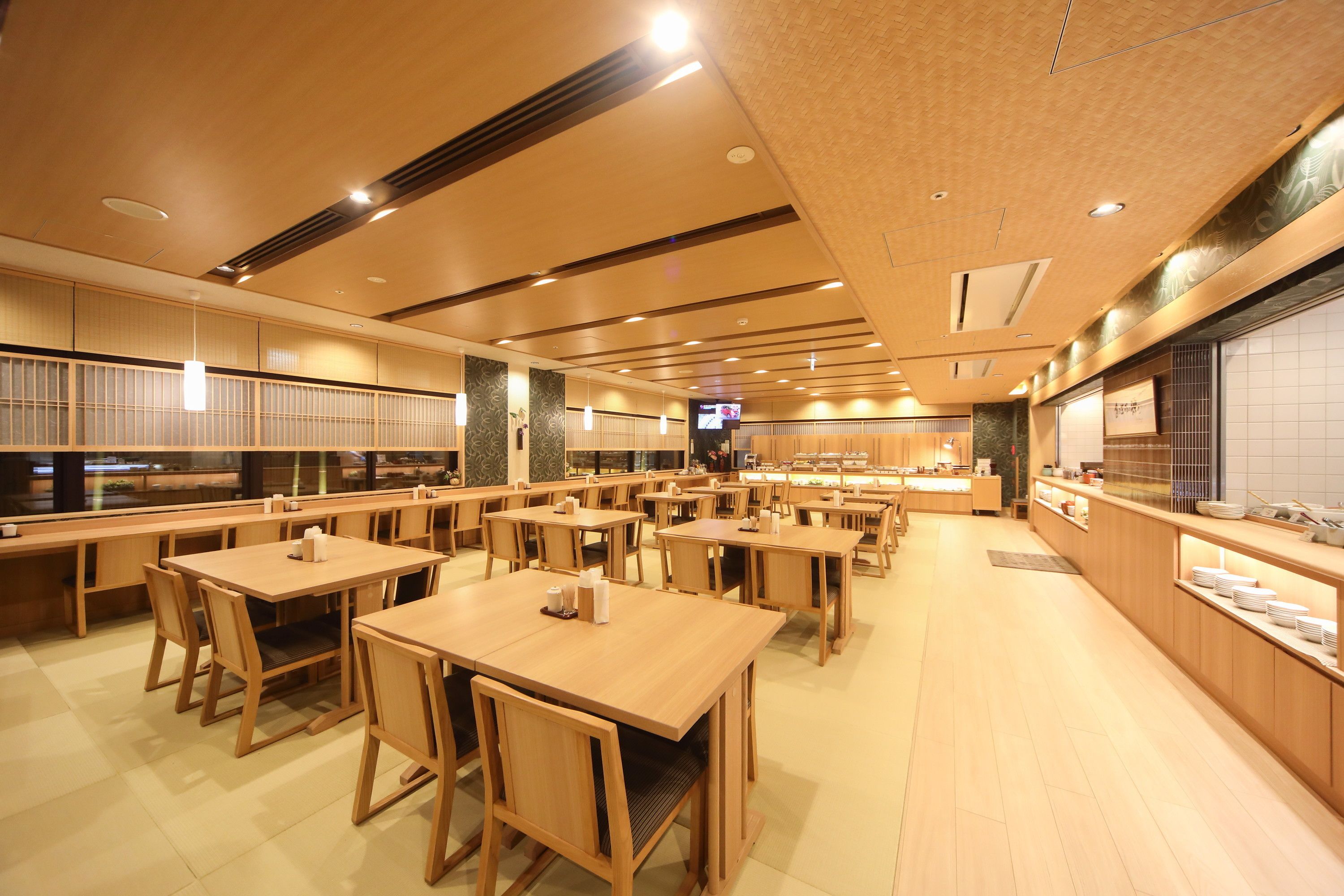 daily buffet breakfast (jpy 2500 per person)