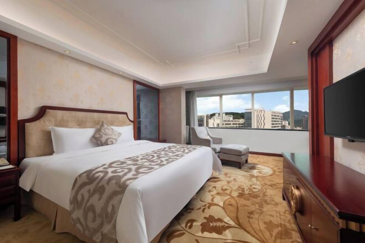 Ropa de cama de alta calidad, minibar, caja fuerte y escritorio