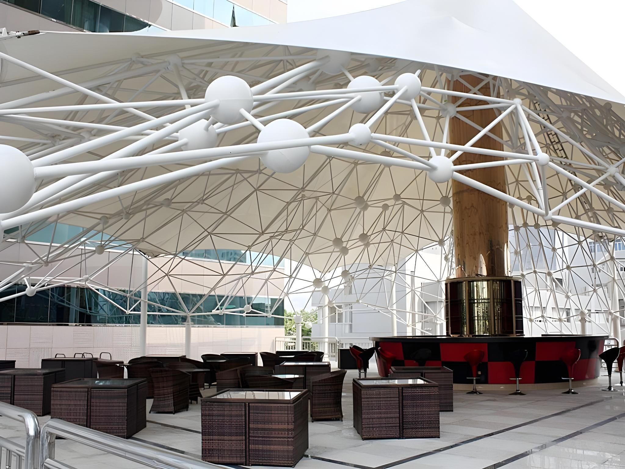 2 restaurants, breakfast, lunch, dinner served; Chinese cuisine 