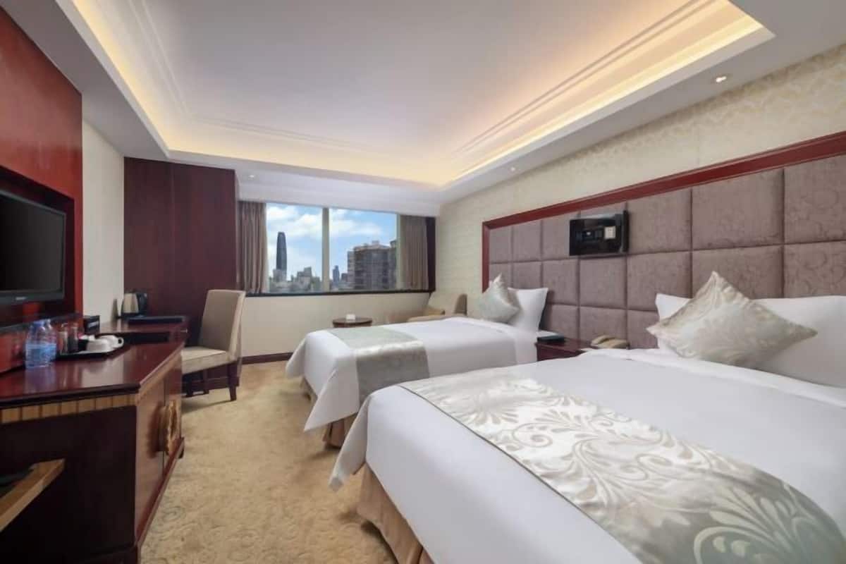 Premium bedding, minibar, in-room safe, desk