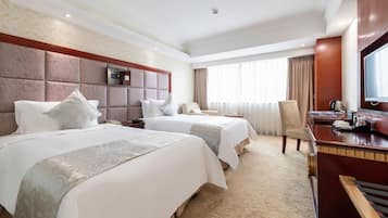 Hochwertige Bettwaren, Minibar, Zimmersafe, Schreibtisch