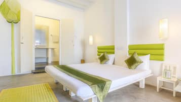 Deluxe Room | Desk, rollaway beds, free WiFi, bed sheets