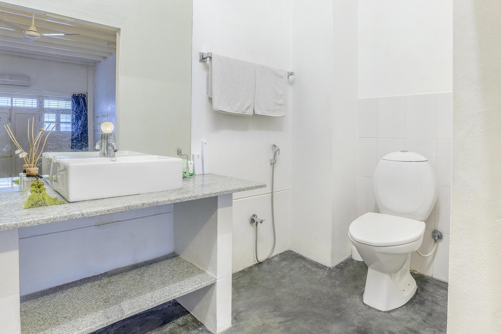 Itsy Hotels Red Lotus Heritage With Roadside View by null