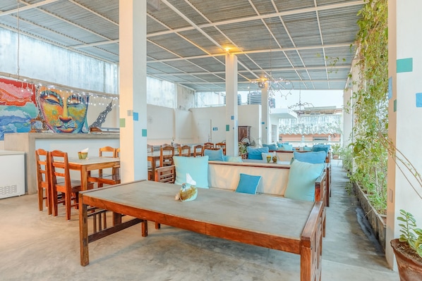 Breakfast area - Itsy Hotels Red Lotus Heritage, Promenade Beach (Puducherry)