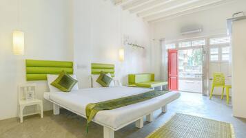 Quarto luxo | Escrivaninha, camas extras/dobráveis (sobretaxa), Wi-Fi de cortesia