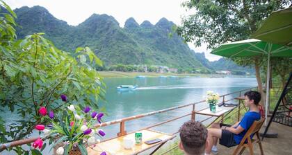 Green Riverside Cosy Home