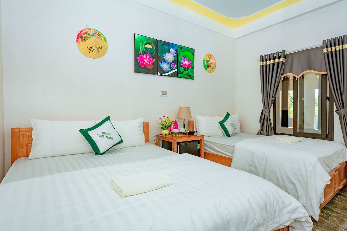 Habitación superior con 1 cama matrimonial o 2 individuales | 9 habitaciones, escritorio y espacio para trabajar con laptop