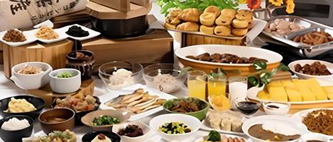 Desayuno de autoservicio diario (JPY 1100 por persona)