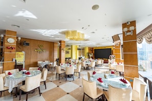 Breakfast, lunch, dinner served; Vietnamese cuisine - Tu Son Luxury Hotel (Tu Son)