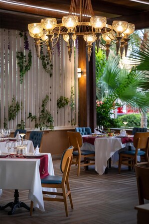 4 restaurants; breakfast, lunch and dinner served  - Xafira Deluxe Resort & Spa - All Inclusive (Alanya)