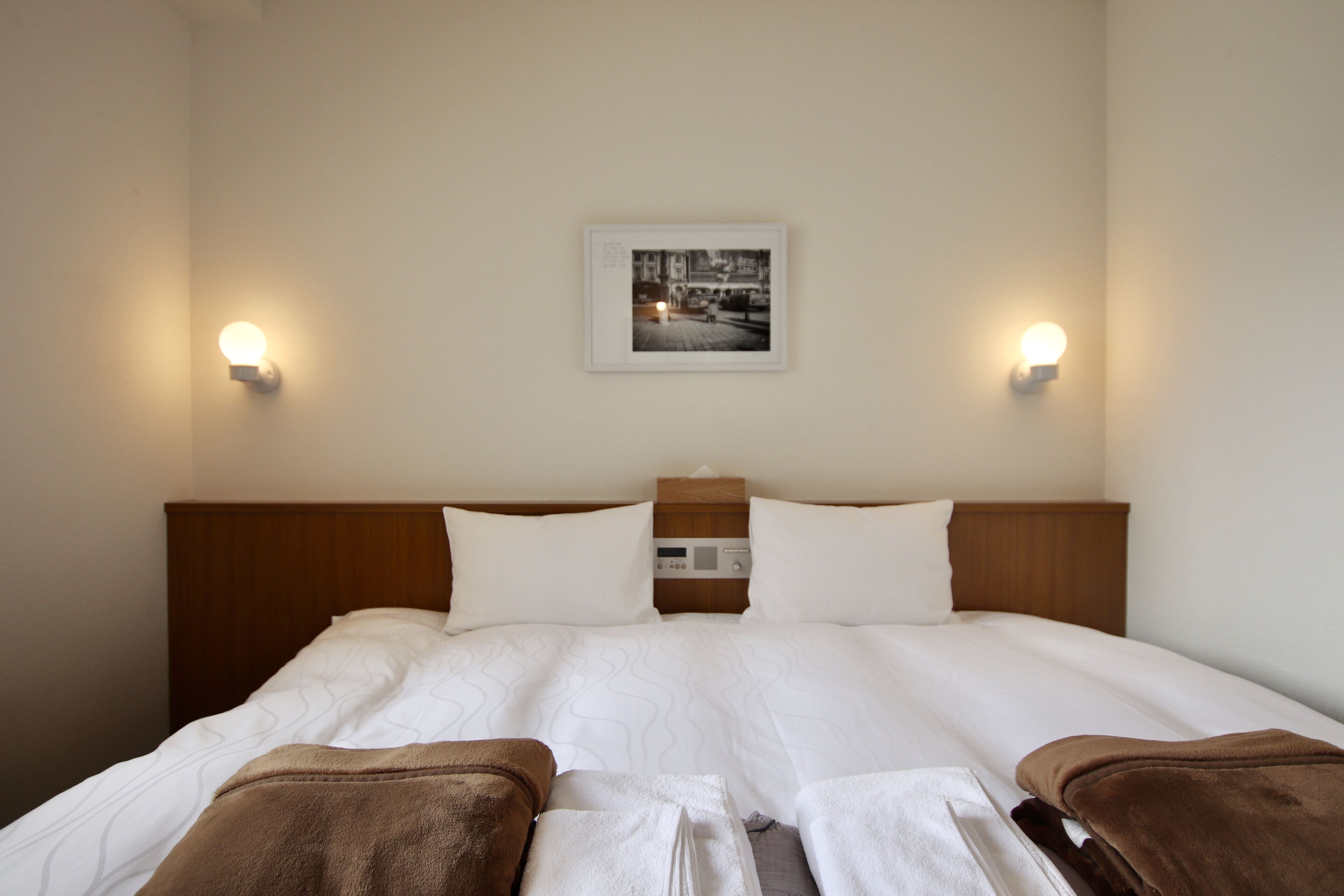 deluxe double room, 1 king bed, non smoking | desk, iron/ironing board, free wifi, bed sheets