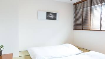 Chambre Tradition | Bureau, fer et planche à repasser, Wi-Fi gratuit, draps fournis