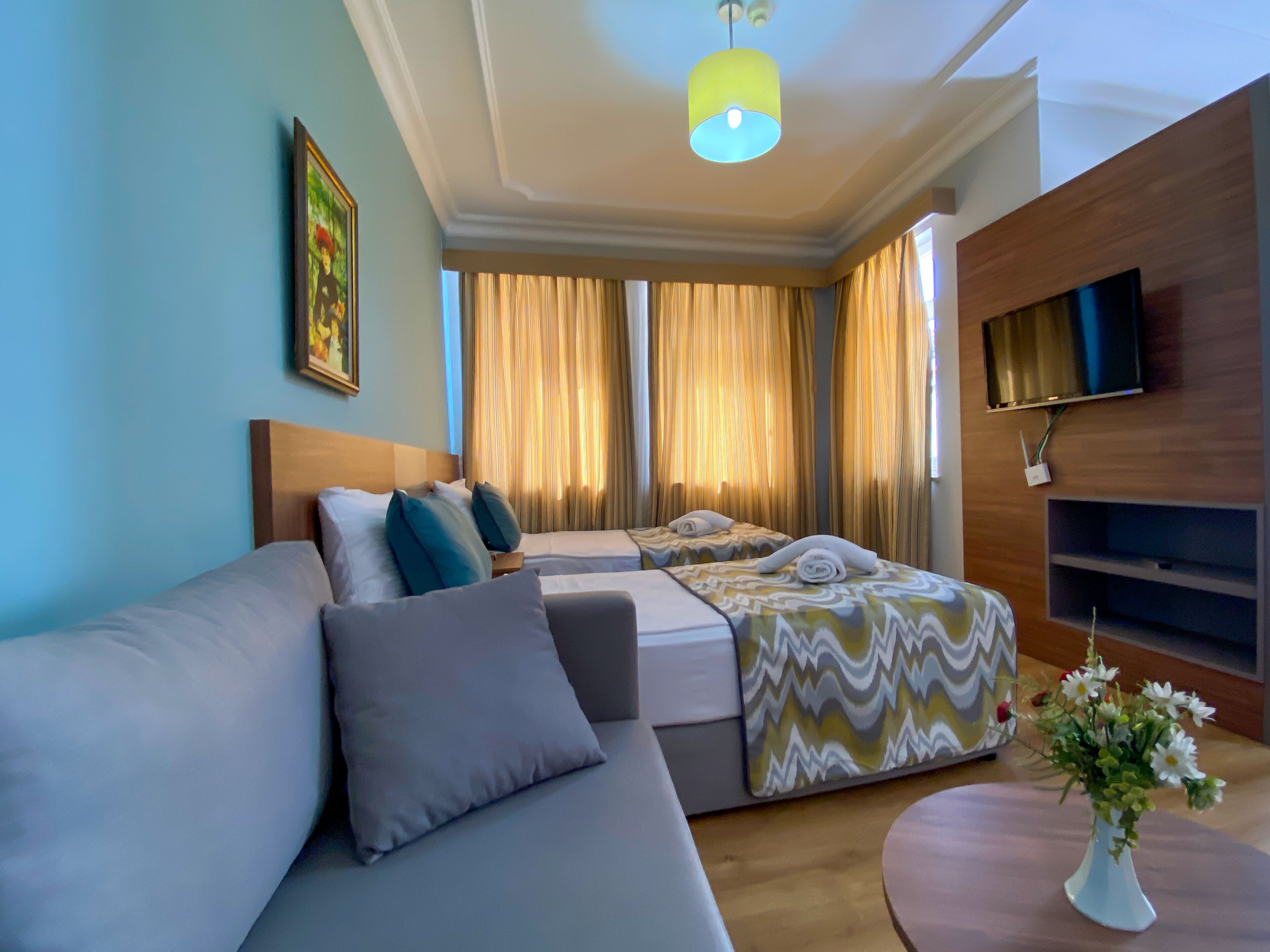 1 soverom, minibar, skrivebord og skrivebord for bærbar PC