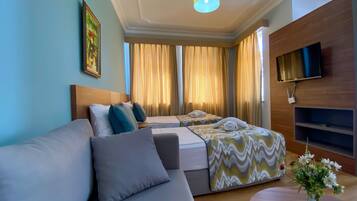 1 soverom, minibar, skrivebord og skrivebord for bærbar PC