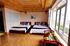 City kamer, 1 twee- of 2 eenpersoonsbedden ( VIP ) | Een bureau, gratis wifi, beddengoed