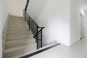 Staircase - Residence 100 (Jakarta)