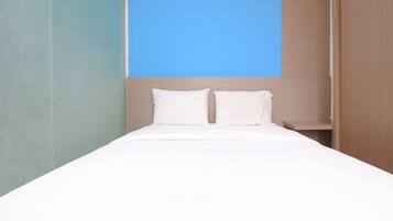 Habitación doble, vistas a la ciudad | Escritorio, tabla de planchar con plancha, wifi gratis y ropa de cama