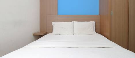 Desk, iron/ironing board, free WiFi, bed sheets