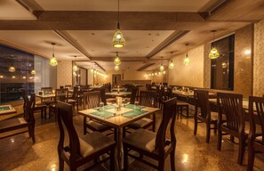2 restaurants, breakfast, lunch, dinner served; international cuisine - Samanvay Boutique Hotel Udupi (Udupi)
