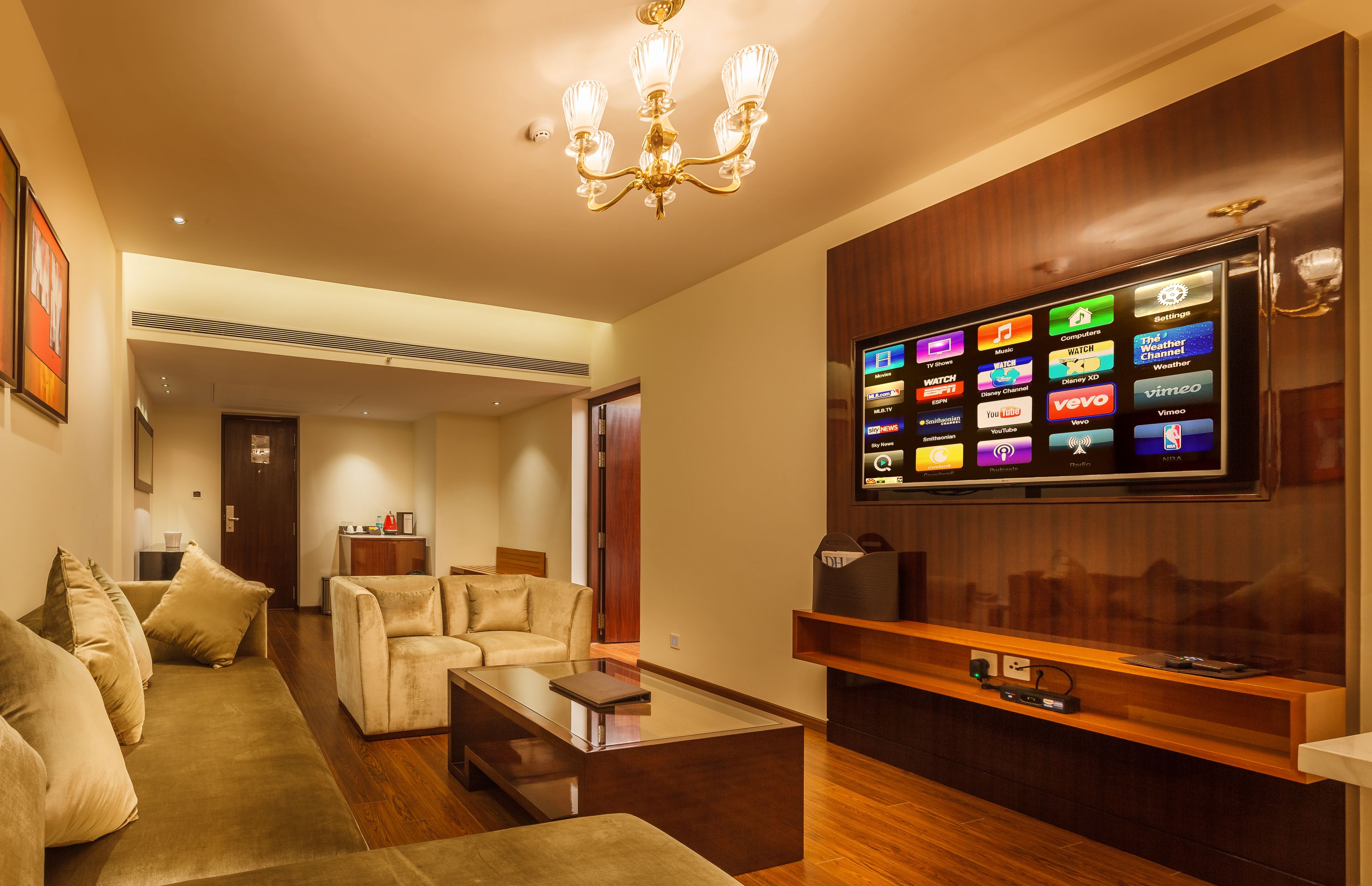 junior suite | living room | flat-screen tv