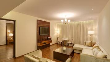 Junior Suite | Living room | Flat-screen TV
