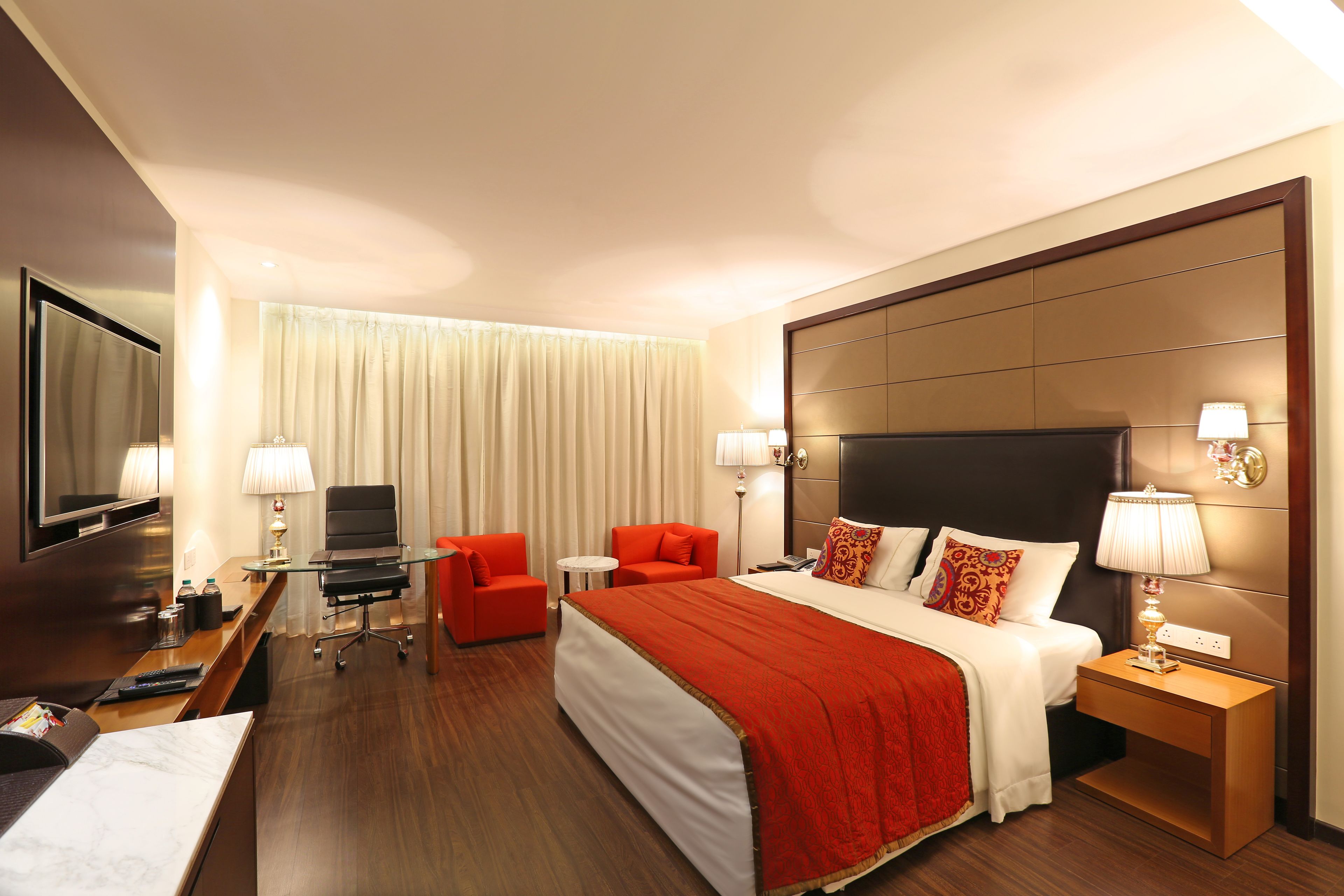 deluxe room | in-room safe, desk, blackout curtains, soundproofing