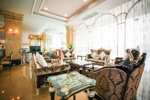 Lobby sitting area - LK Crystal Ville Pattaya (Pattaya)