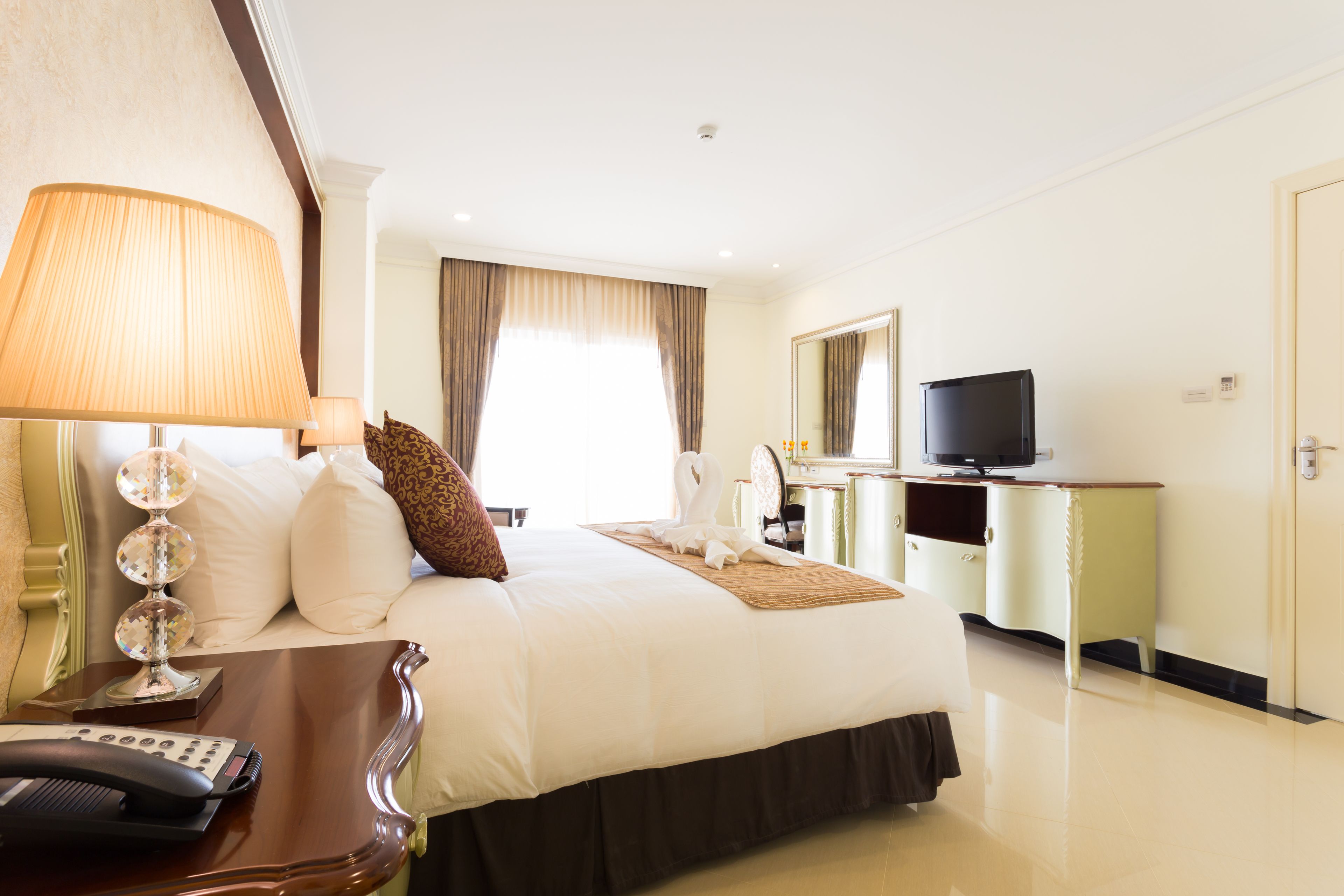 Sábanas de algodón egipcio, ropa de cama de alta calidad y minibar 