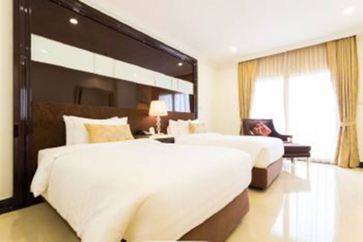 Egyptian cotton sheets, premium bedding, minibar, in-room safe
