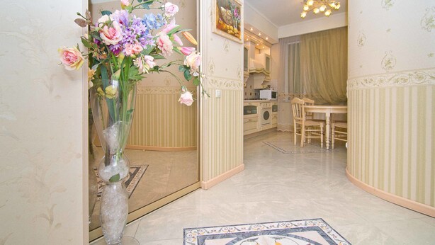 شقة سوبيريور - غرفة نوم واحدة (Sverdlova Street 26) | غرفة المعيشة | تلفزيون بشاشة مسطحة بحجم 106-سم يعرض قنوات فضائية، تلفزيون
