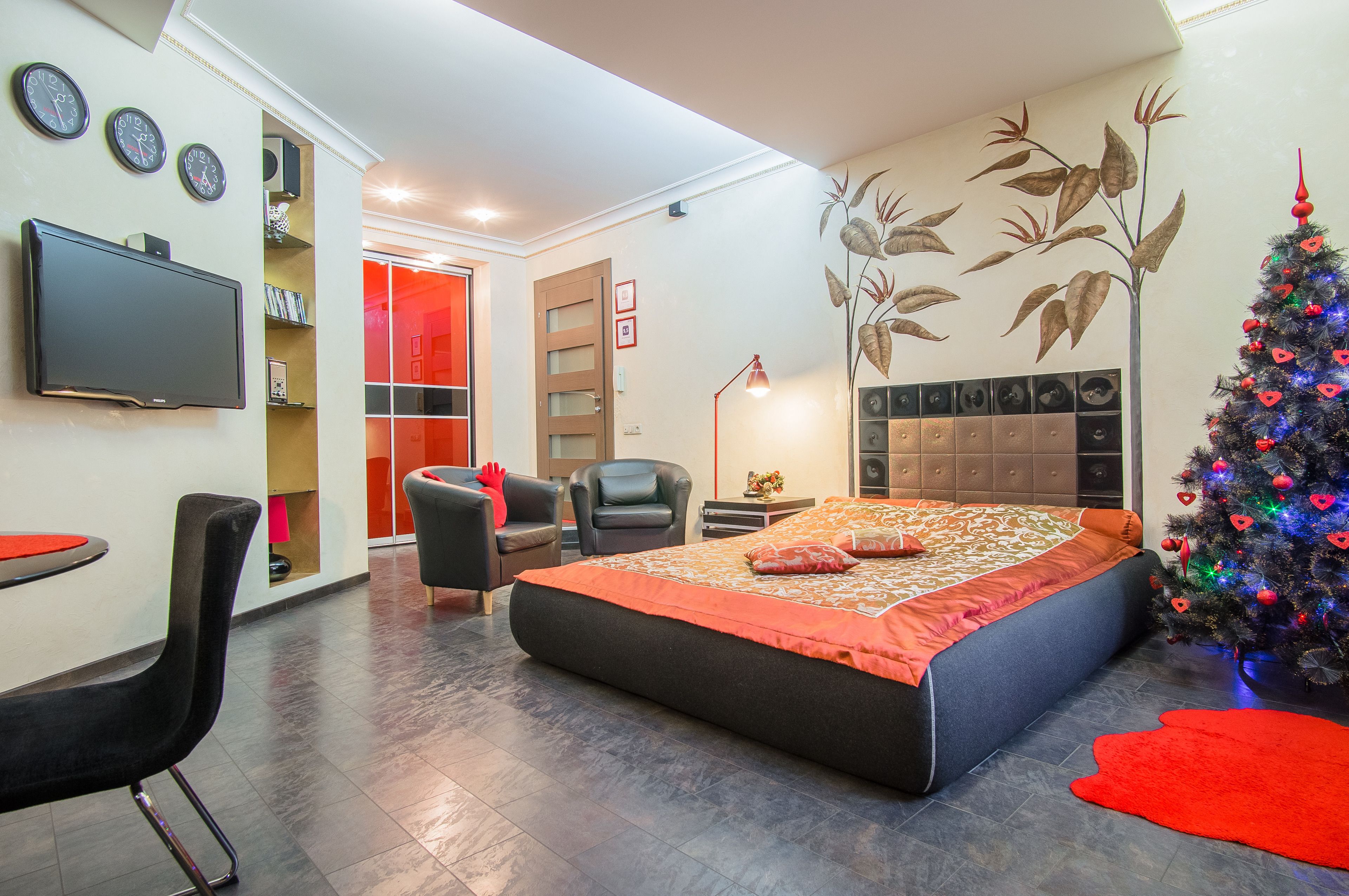 Design Studio, 1 King Bed, City View | Premium bedding, in-room safe, individually decorated