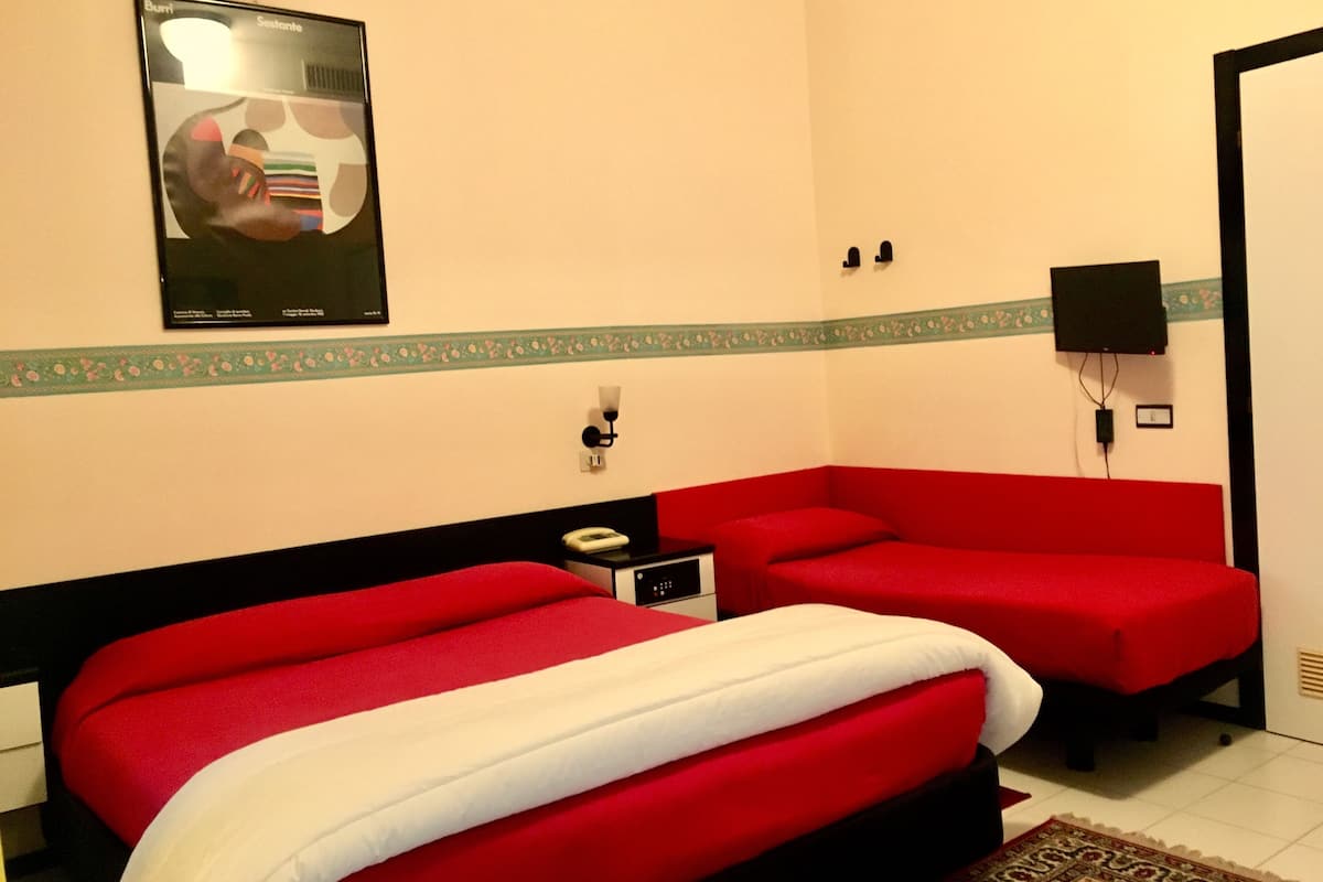 Premium bedding, minibar, desk, cribs/infant beds