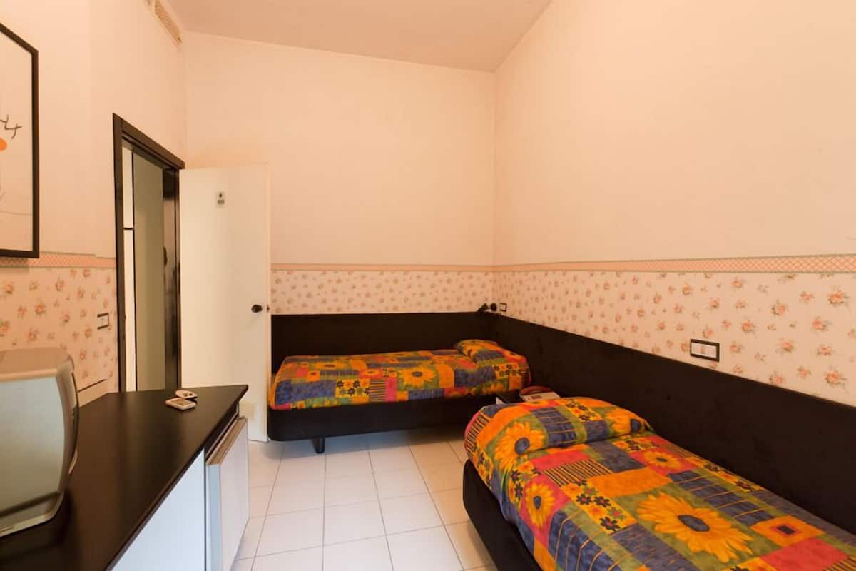 Premium bedding, minibar, desk, cribs/infant beds