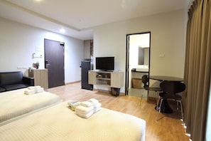 Executive Studio Twin | 1 bedroom, in-room safe, desk, laptop workspace