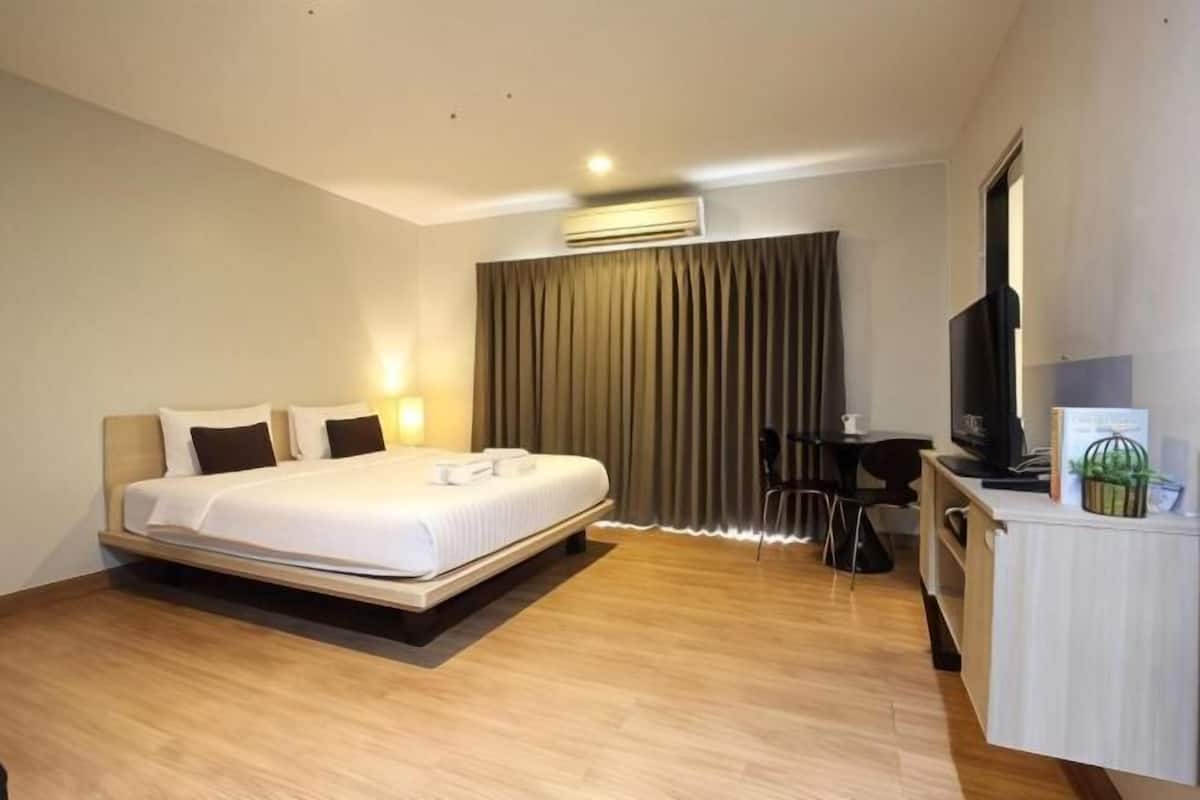 1 bedroom, in-room safe, desk, laptop workspace