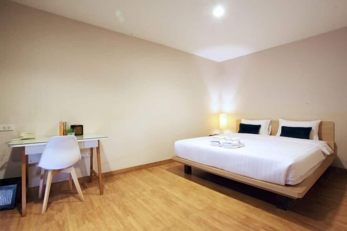1 bedroom, in-room safe, desk, laptop workspace