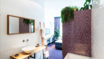 Suite, Badewanne | Badezimmer | Kostenlose Toilettenartikel, Handtücher