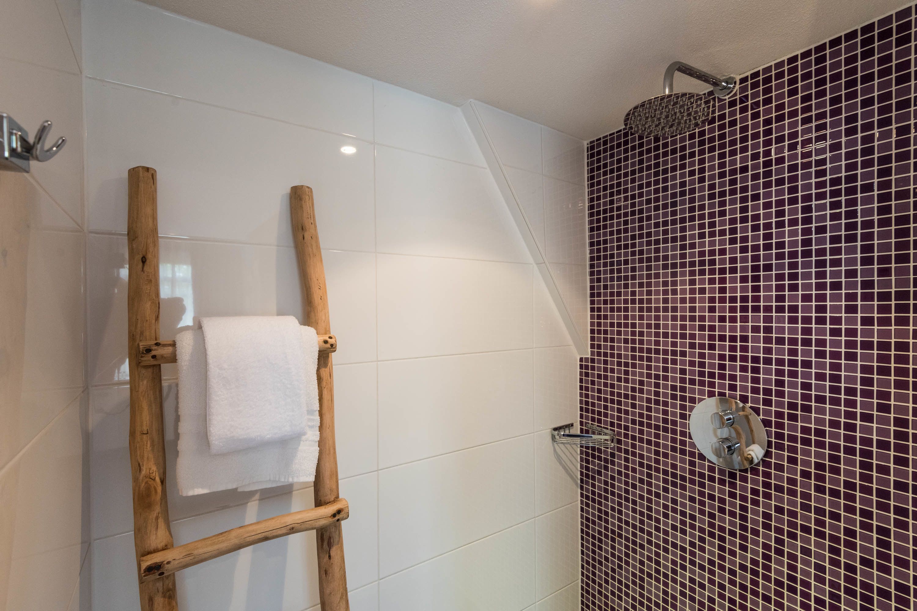 luxury room | bathroom | free toiletries, towels