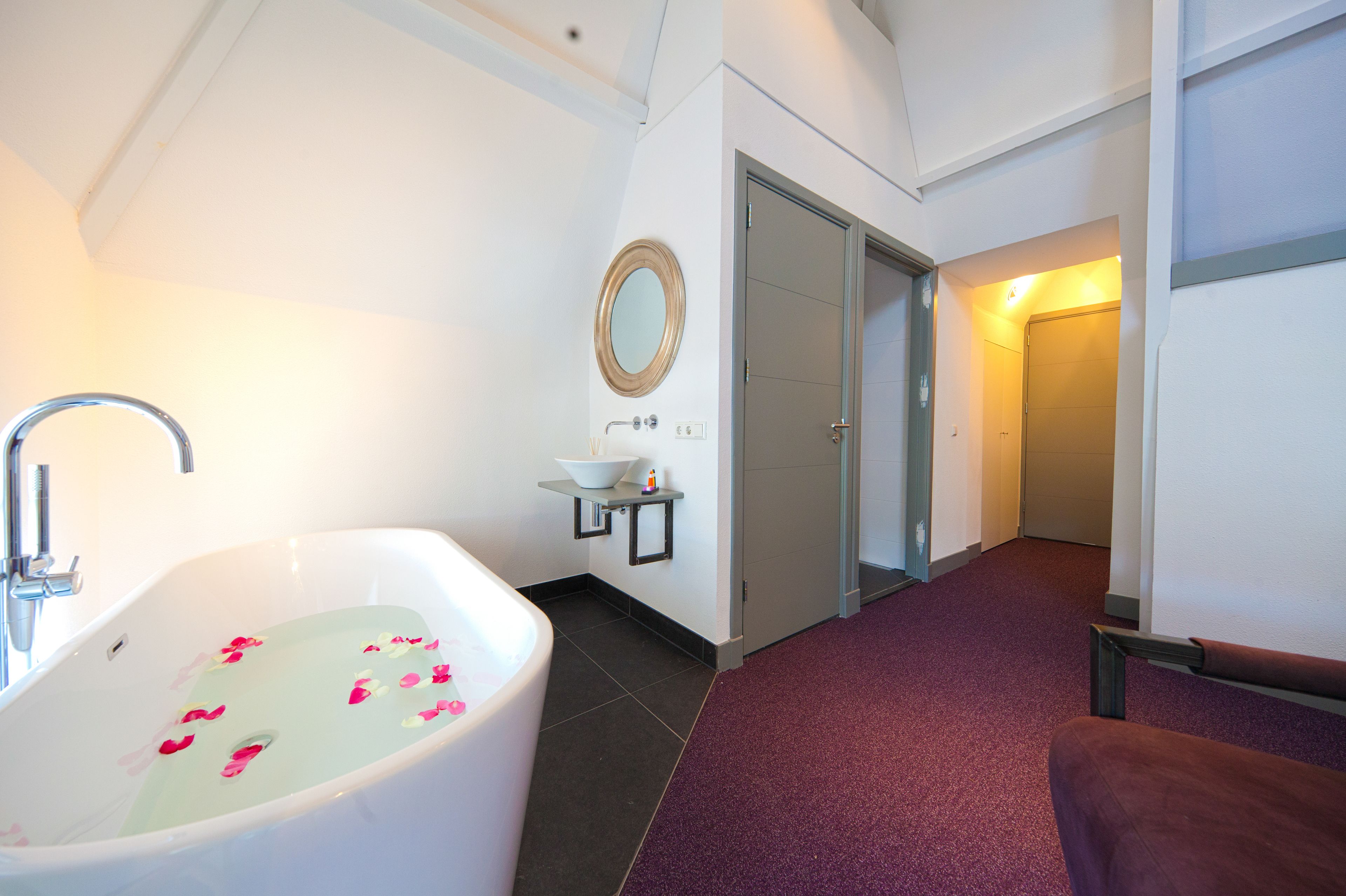 suite (love) | deep-soaking bathtub