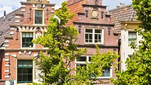 A traditional brick building with multiple windows and a distinctive red-tiled roof. - Wolf Hotel Kitchen & Bar (Alkmaar)
