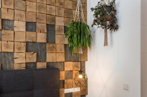 Cubrecamas y artículos del minibar gratis