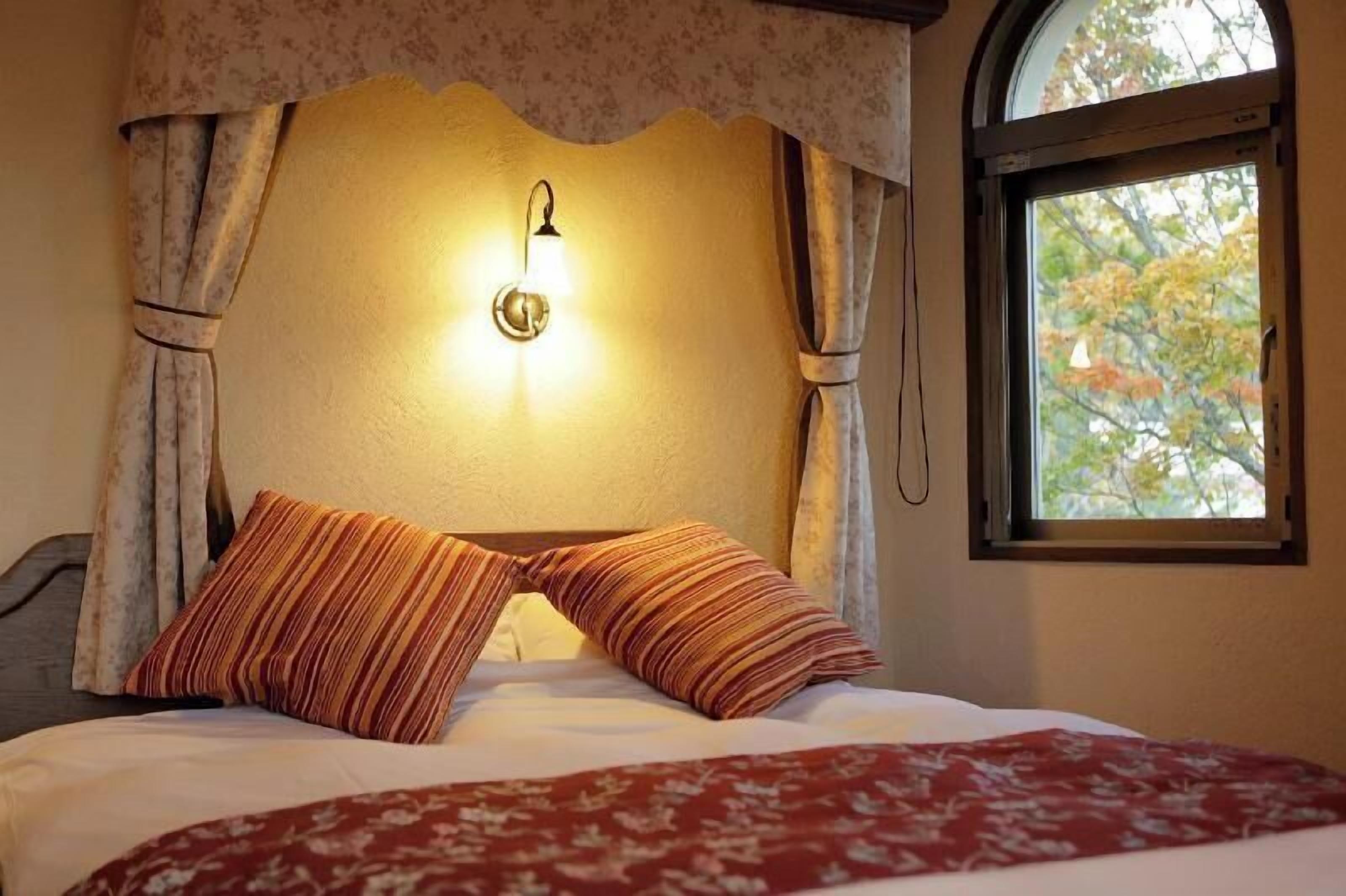 Caja de seguridad en la habitación, insonorización y wifi gratis 