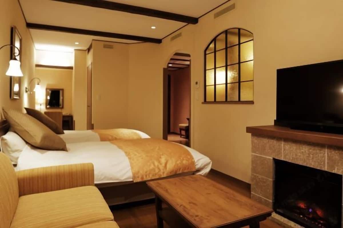In-room safe, soundproofing, free WiFi, bed sheets